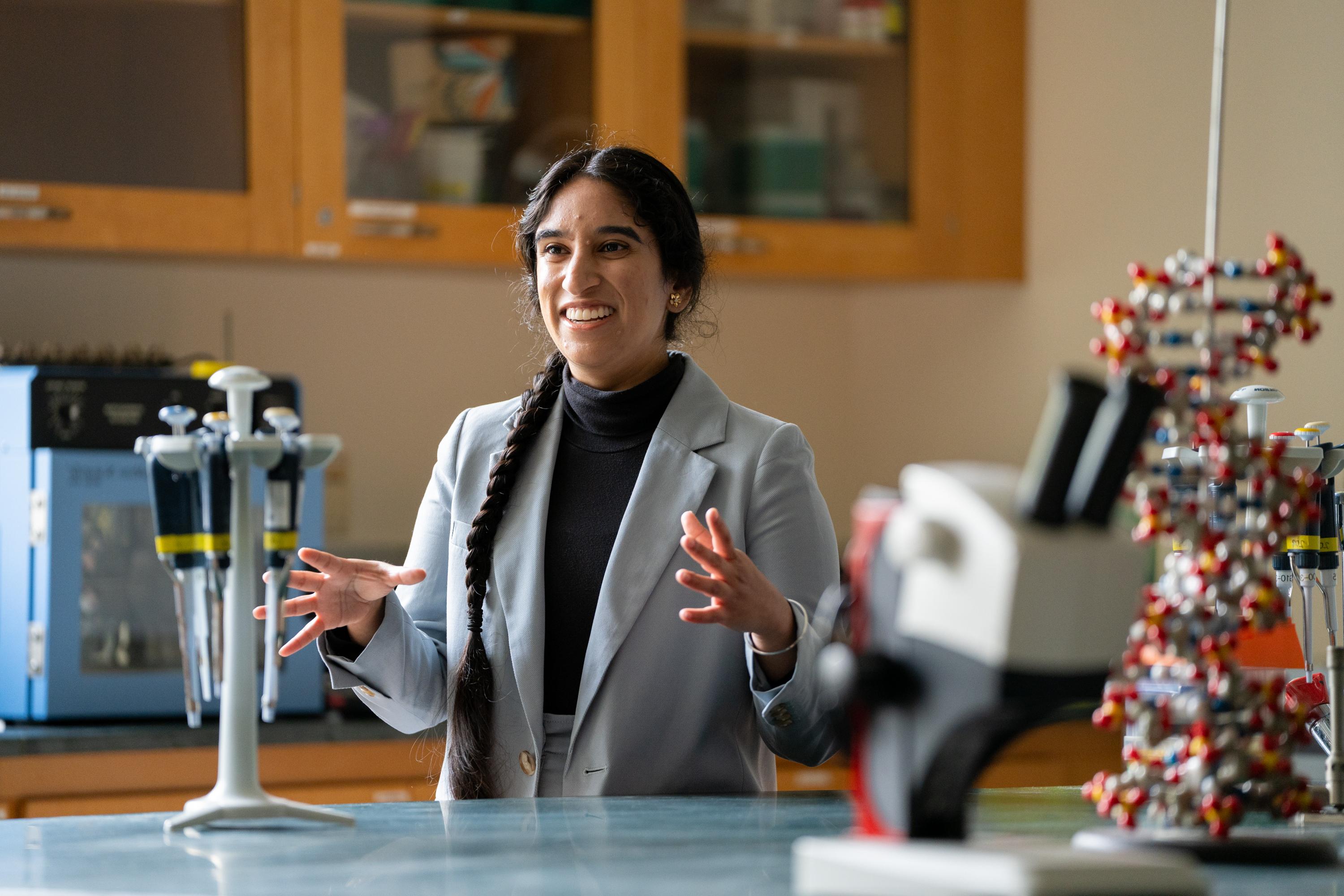 Sahiba Dogra '24 in the lab